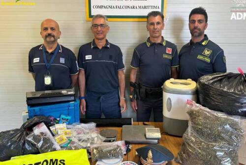 Aeroporto di Falconara, nel pacco per l’azienda che lavorava coi tartufi c’era canapa: scoperto laboratorio, sequestrati 40 chili di stupefacente