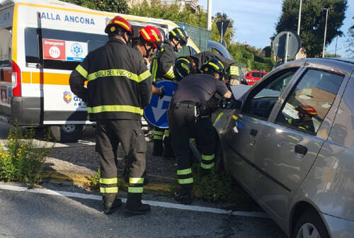 Ancona, schianto da paura a Passo Varano: in ospedale una 50enne