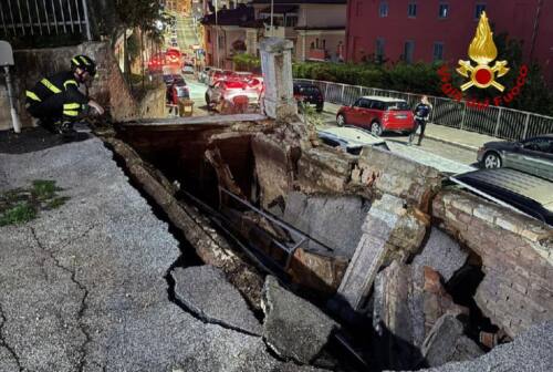 Macerata, crolla il pianerottolo delle scale di viale Carradori