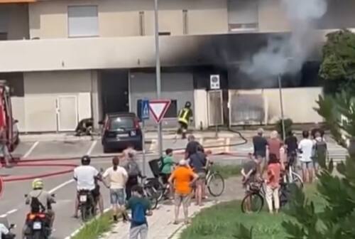 Pesaro, fumo e fiamme: incendio in appartamento alla Celletta