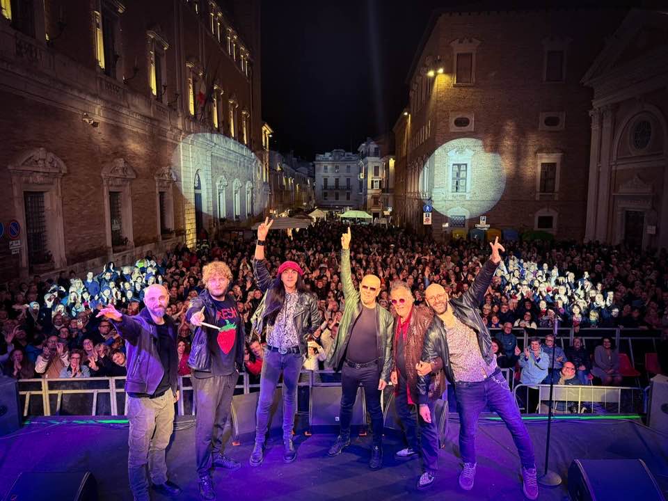 Il concerto di Enrico Ruggeri a Osimo (foto ufficiale profilo Fb Enrico Ruggeri)