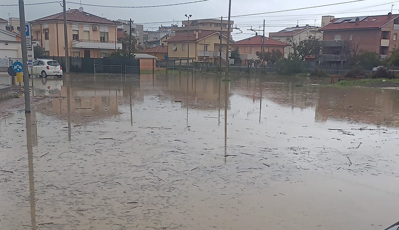 Maltempo a Senigallia: in foto un parcheggio a Cesano