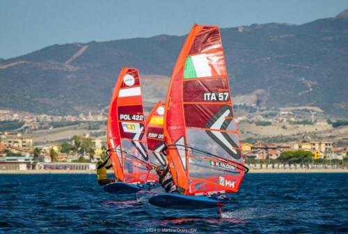 Parco del Conero, il logo sui windsurf di Medea Falcioni ed Elettra Fulgenzi