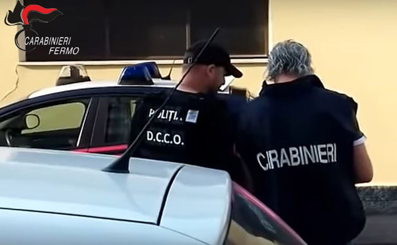 Le autorità di polizia romene in sinergia con i carabinieri di Fermo hanno rintracciato il latitante che si era reso irreperibile lasciando l'Italia