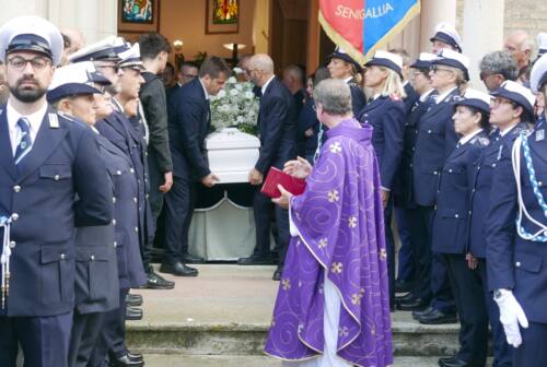 Senigallia, i funerali di Leonardo: un’intera comunità stretta attorno alla sua famiglia