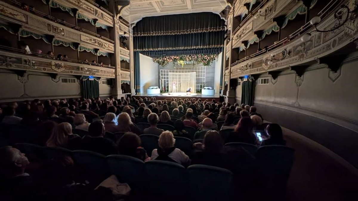 Il teatro di Osimo gremito