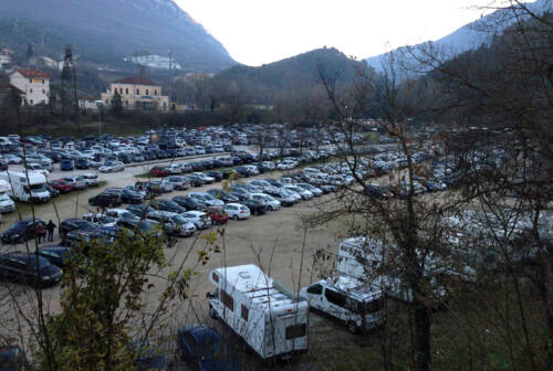 San Vittore di Genga: il raddoppio ferroviario e le incertezze sul futuro turistico. Sfrattate le bancarelle