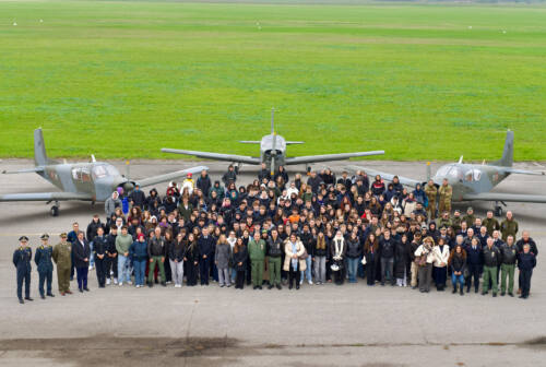 Oltre 200 studenti di Pesaro alla prova del volo, partiti i corsi dell’Aeronautica