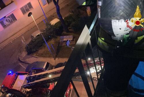 Ancona, incendio in appartamento: 4 persone evacuate