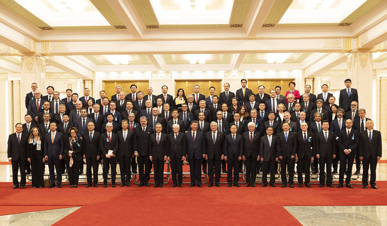 Il Presidente della Repubblica, Sergio Mattarella, e il Presidente della Repubblica Popolare Cinese, Xi Jinping, alla presentazione dei risultati del Forum culturale Italia – Cina (foto di Francesco Ammendola - Ufficio per la Stampa e la Comunicazione della Presidenza della Repubblica) (Foto Ufficio stampa Quirinale/LaPresse)