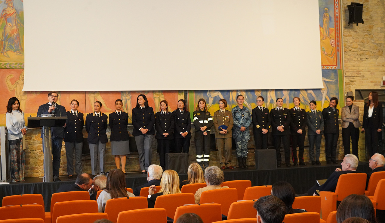 Alla Mole Vanvitelliana di Ancona “Donne in uniforme in prima linea – Forza e cambiamento, leadership e coraggio”.