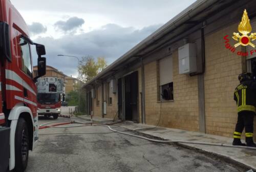 Grottazzolina, incendio capannone: intervengono i vigili del fuoco