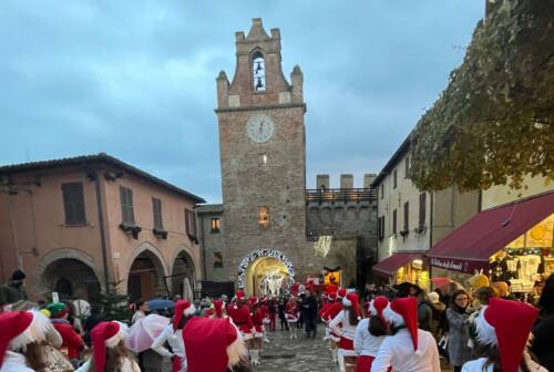 Gradara, ecco la magia del Natale tra elfi, spettacoli, luci e musica