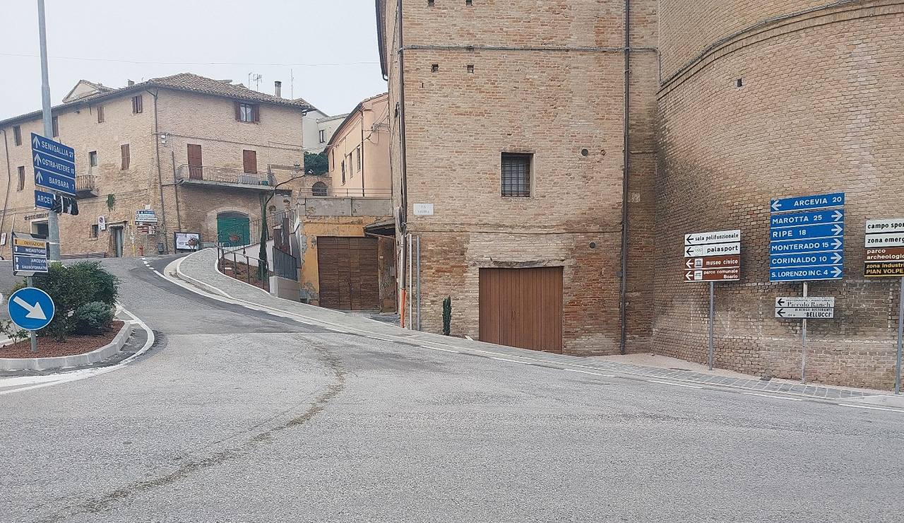 Ultimati i lavori al collegamento pedonale tra la strada provinciale 14 e il centro storico di Castelleone di Suasa