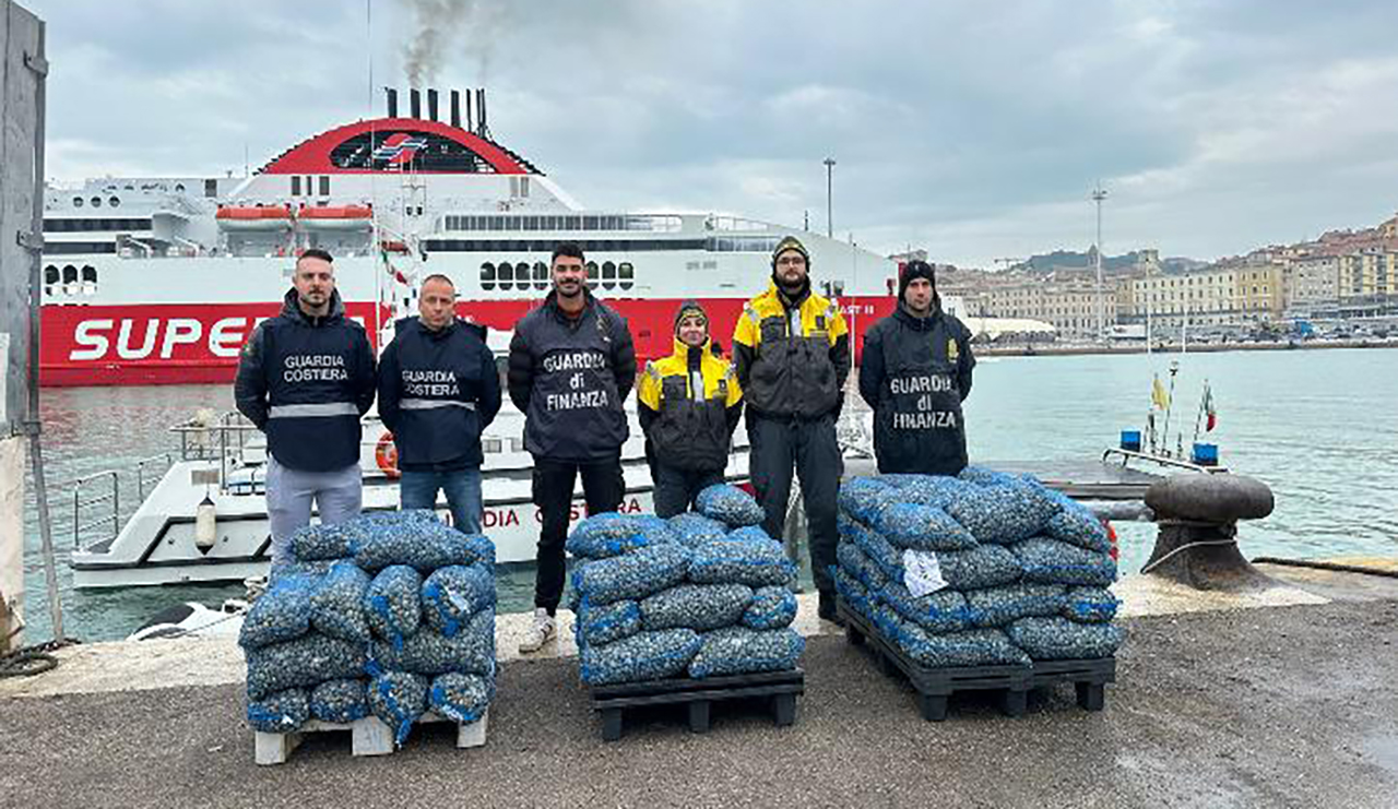 Ancona, sequestrati attrezzi da pesca e 1.400 chili di prodotto ittico per violazioni amministrative