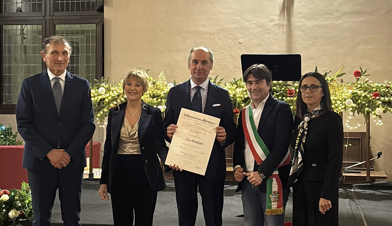 Un momento della premiazione con Elio Giuliani