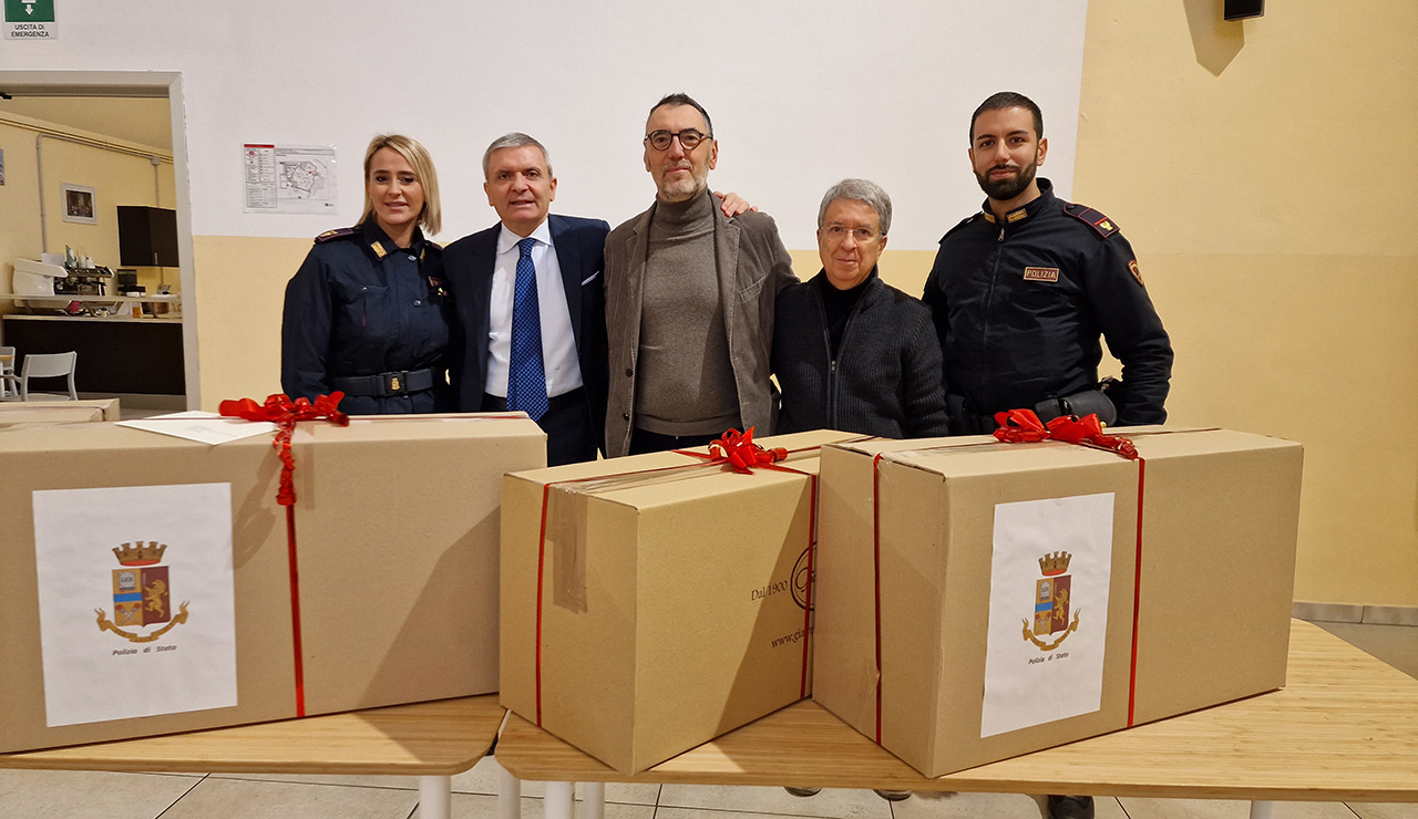 Ancona, le iniziative di solidarietà della Polizia di Stato in vista del Natale