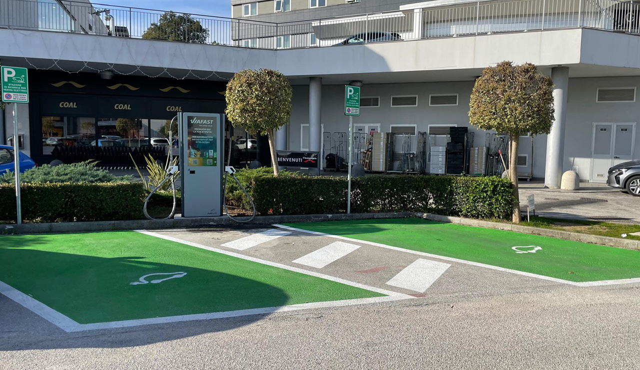 Astea e-mobility si espande: Osimo inaugura la prima colonnina fast da 100 kW e potenzia la rete in 8 comuni