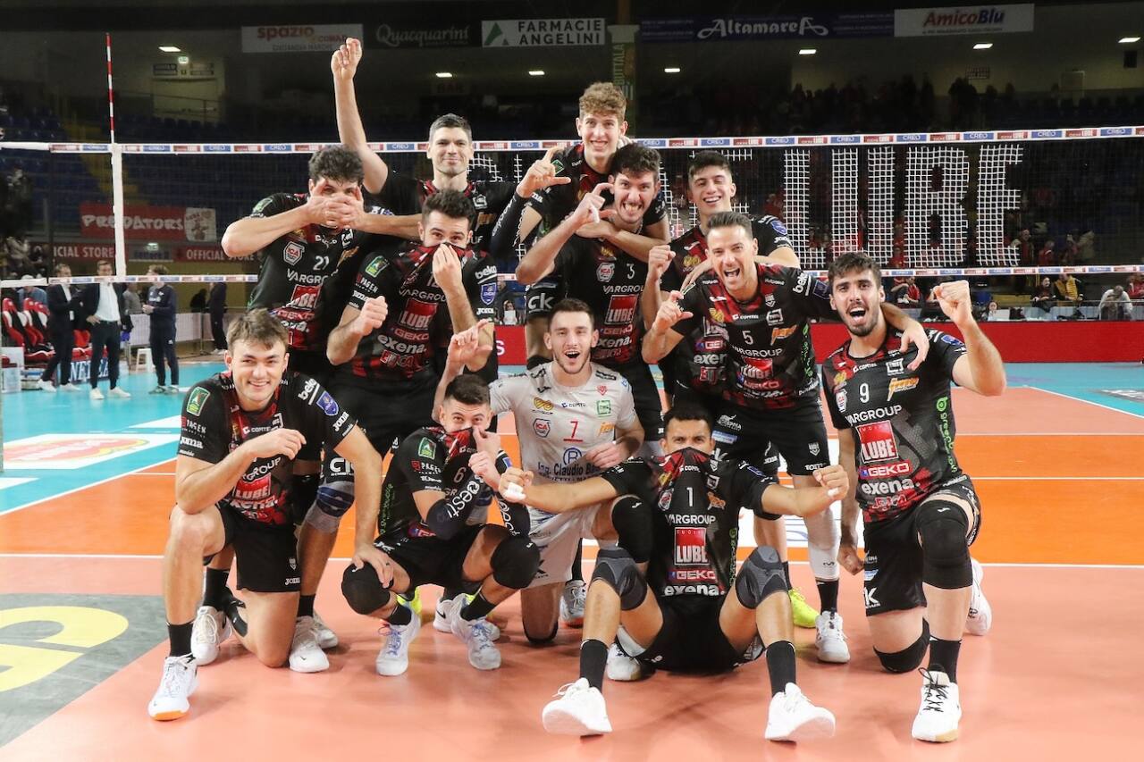 La Cucine Lube esulta dopo la vittoria contro l'Allianz Milano