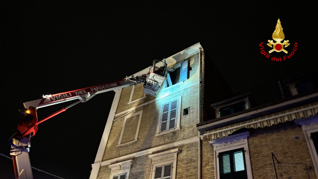 Maltempo nelle Marche, oltre 350 gli interventi dei vigili del fuoco