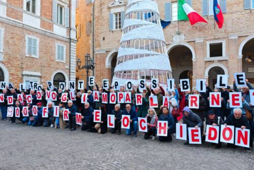 Senigallia, “Un altro ponte è possibile”: striscioni in piazza contro il progetto di ponte Garibaldi