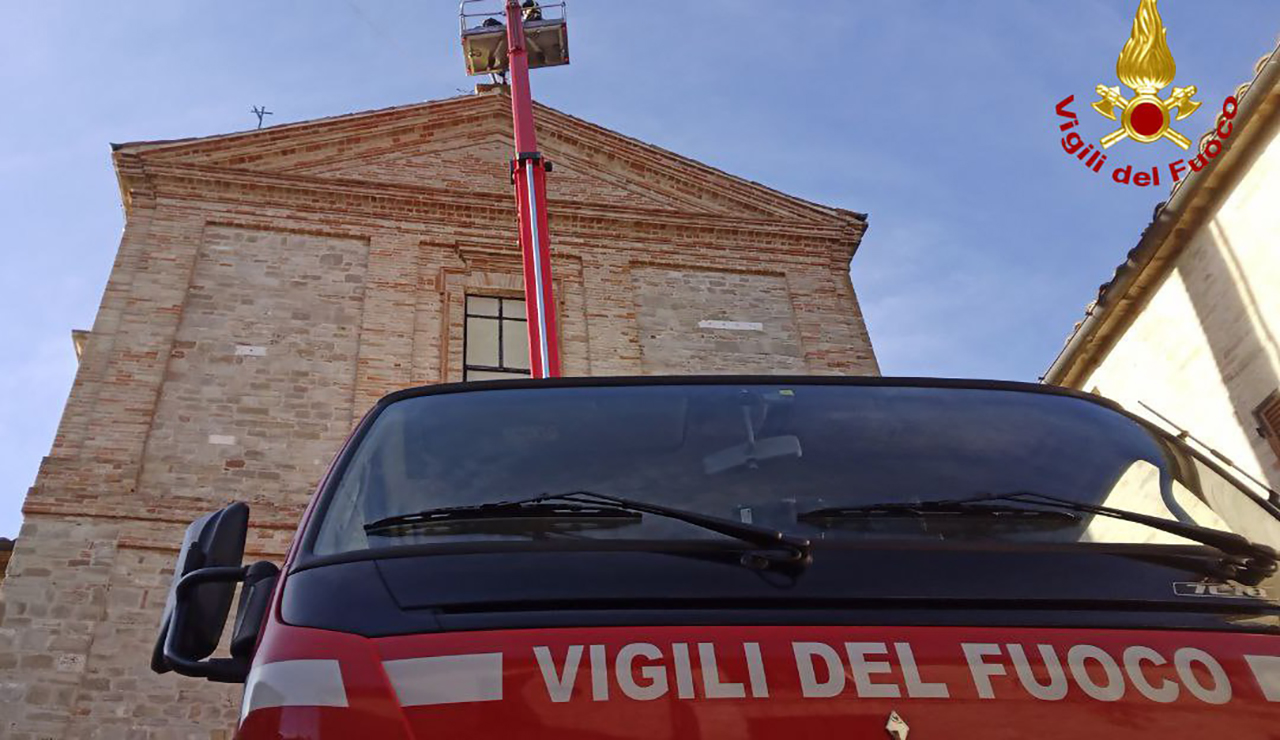 Altidona, l'intervento dei vigili del fuoco