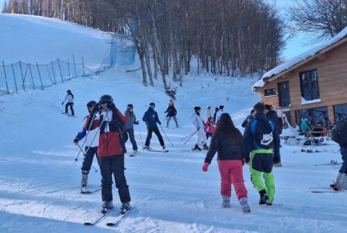 Monte Catria, oltre 10 mila sulla neve durante il Natale: non solo dalle Marche anche da Umbria e Toscana