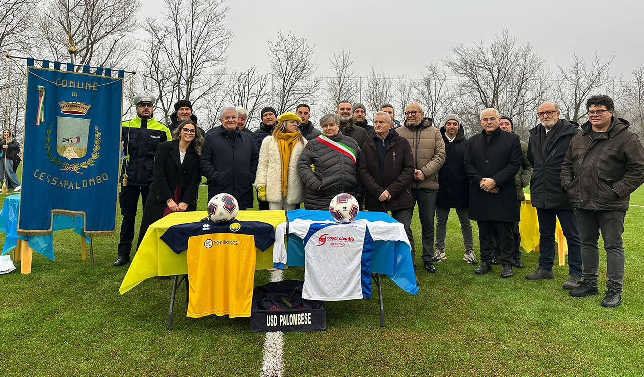 Un momento dell'inaugurazione del rinnovato campo sportivo di Cessapalombo