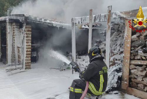 Montefiore dell’Aso, a fuoco legnaia e forno: intervengono i pompieri