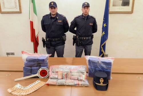 Pesaro, sequestro di 15 kg di hashish: era confezionato con i marchi delle merendine