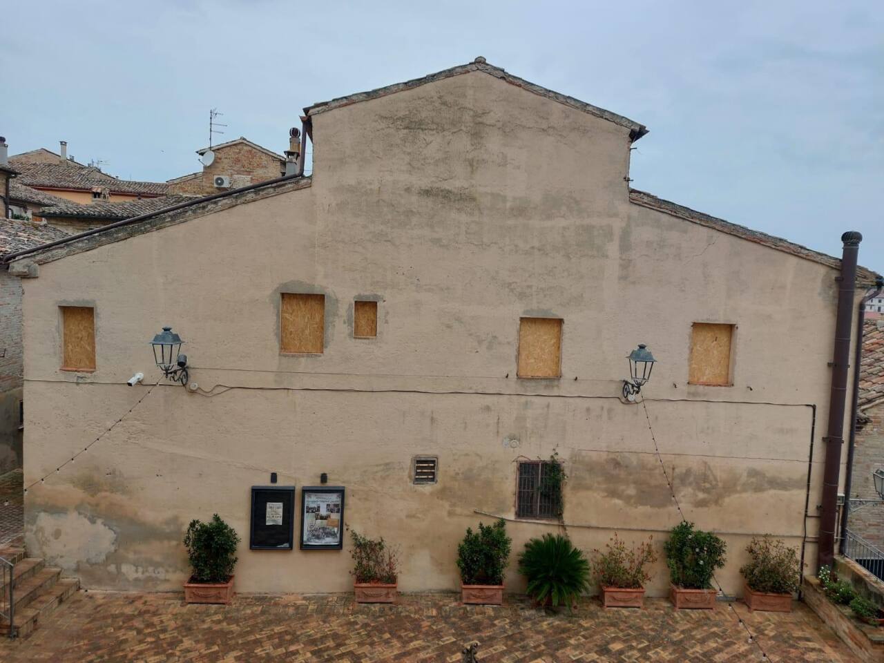 Montecassiano, edificio comunale in sito in via Sauro