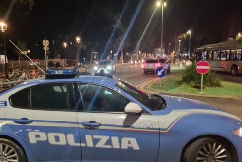 Pesaro, rientra a casa e si trova il ladro che rovista tra i cassetti