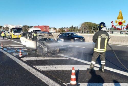 Porto San Giorgio, incidente in autostrada tra due auto: una in fiamme