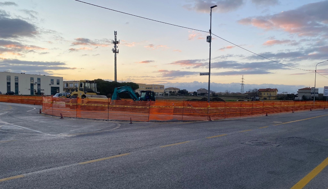 Senigallia, via ai lavori per la rotatoria tra strada della Marina e la statale Adriatica