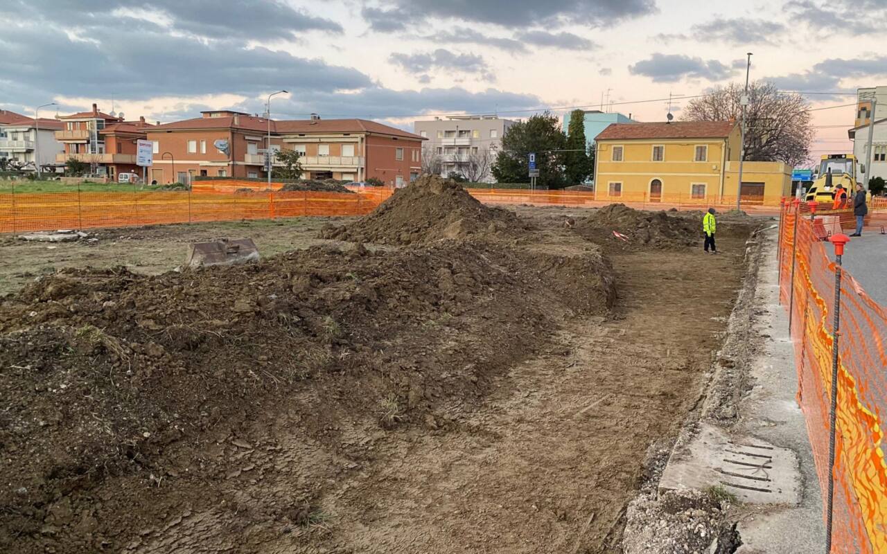 Senigallia, via ai lavori per la rotatoria tra strada della Marina e la statale Adriatica